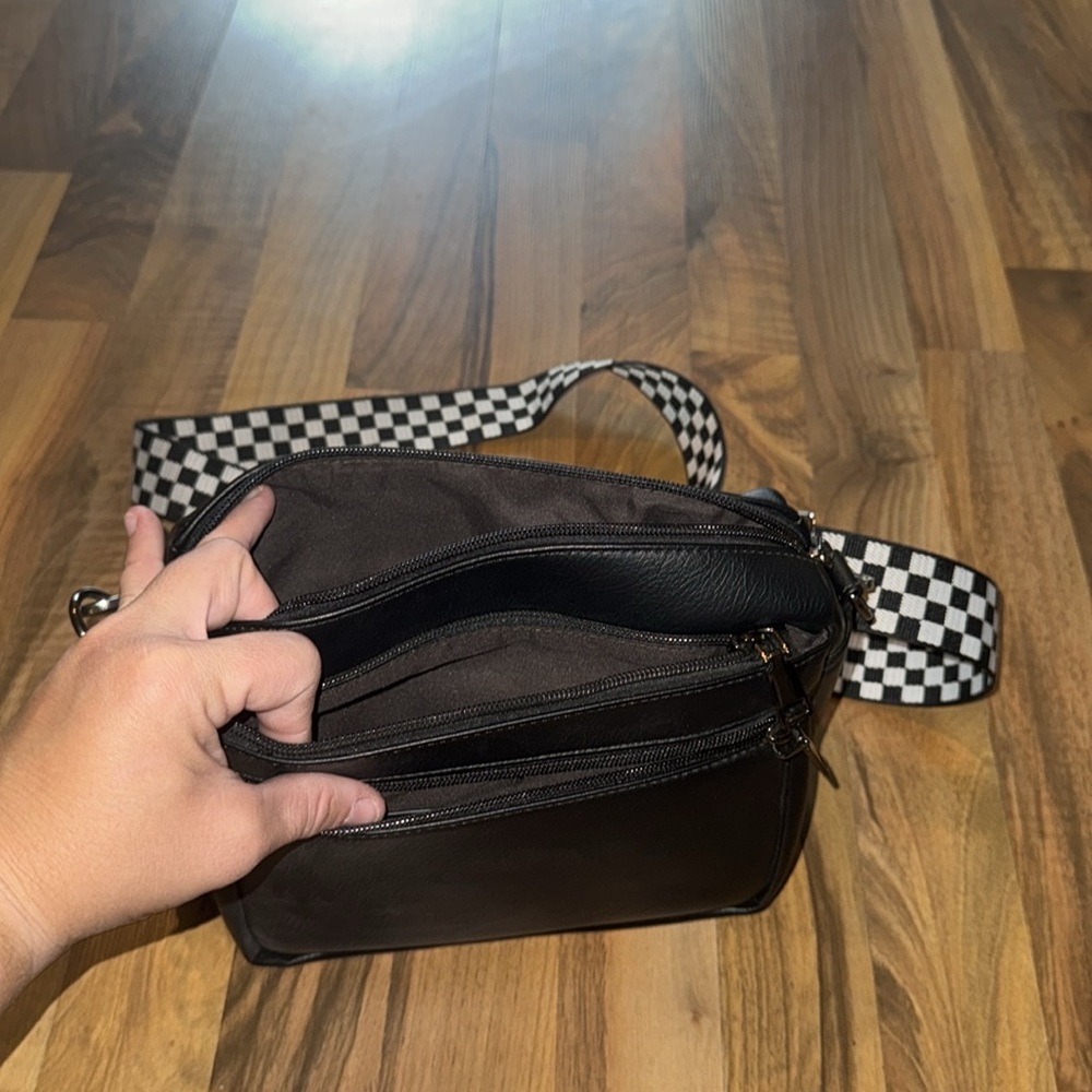 Large crossbody - Picture 2 of 3